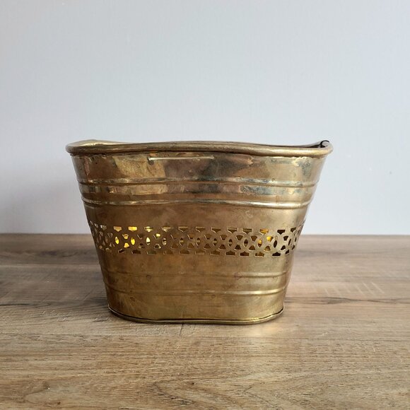 Vintage brass planter/cover pot with cutouts design. - Picture 2 of 7